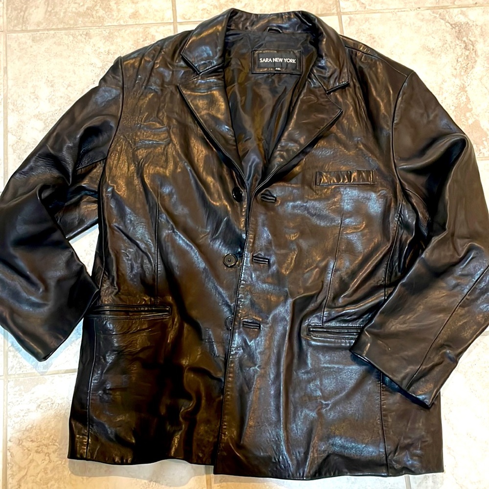 Black Leather Coat 3xl like new, super soft.